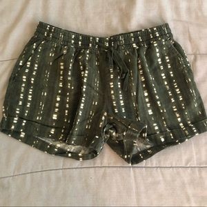Patterned linen shorts